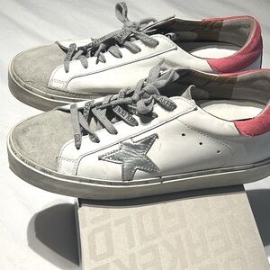 Golden Goose Sneakers like new size 40. Comes with shoe bag and box